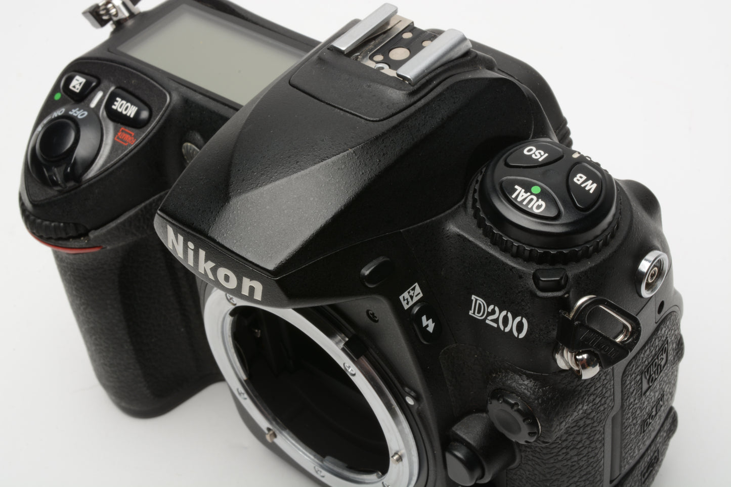 Nikon D200 10.2MP Digital SLR Camera Body, 2batts, charger, 9417 Acts, Tested