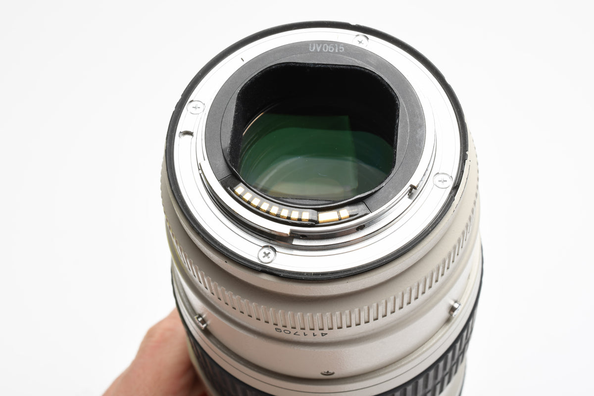 Canon EF 70-200mm f2.8L IS USM Tele zoom lens, caps, hood, collar, UV, Great!