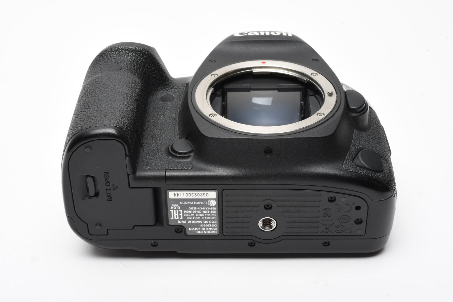 Canon EOS 5D Mark IV Body w/2X Batts, Charger, 17,944 Acts! Great!