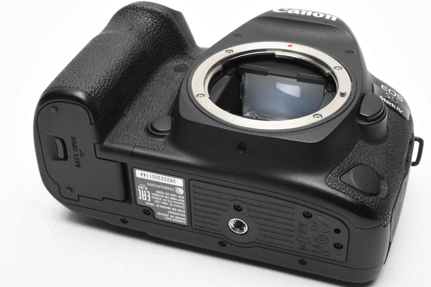 Canon EOS 5D Mark IV Body w/2X Batts, Charger, 17,944 Acts! Great!