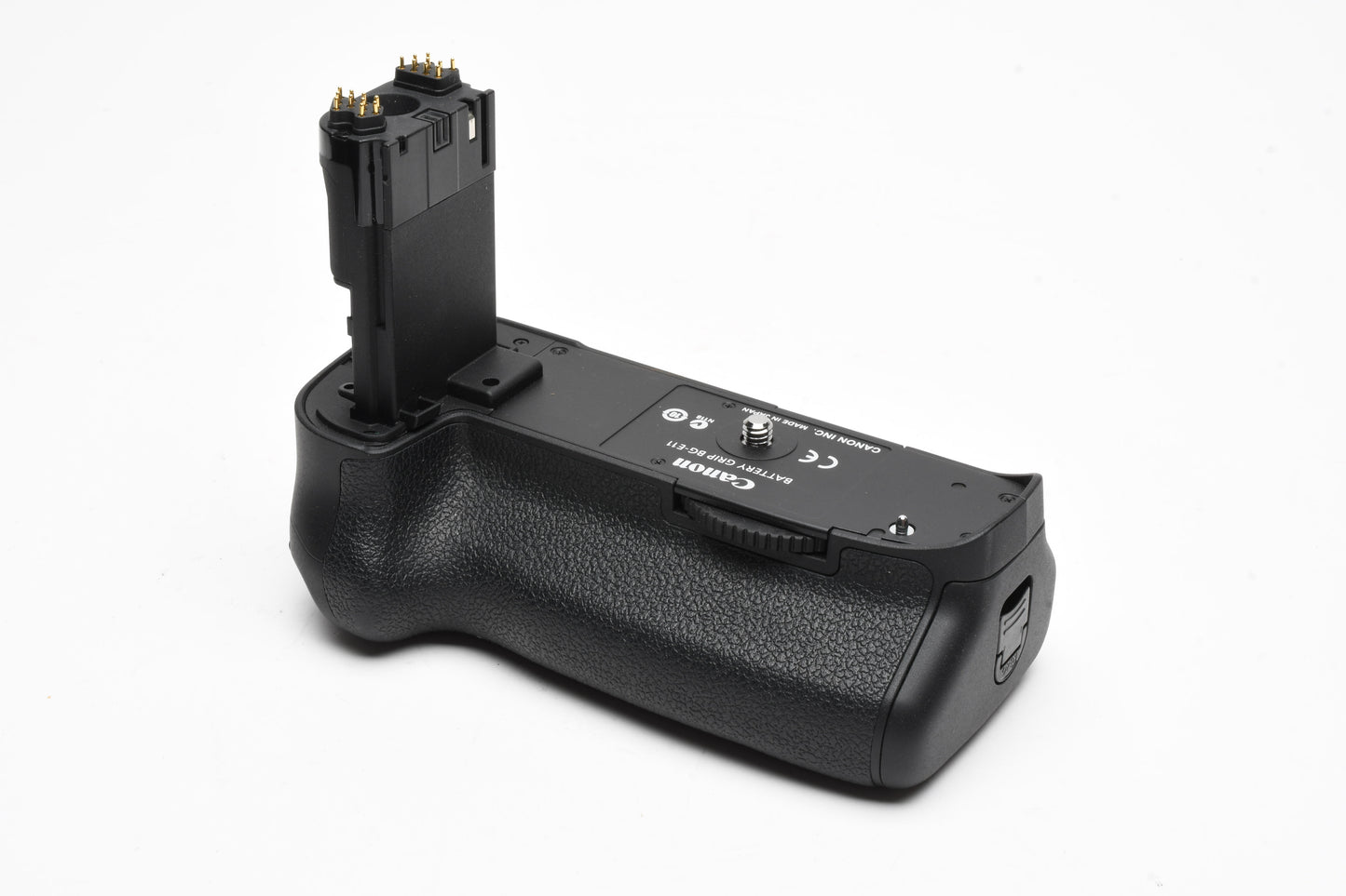 Canon BG-E11 Battery Grip w/AA and Lithium inserts, genuine Canon, Mint-