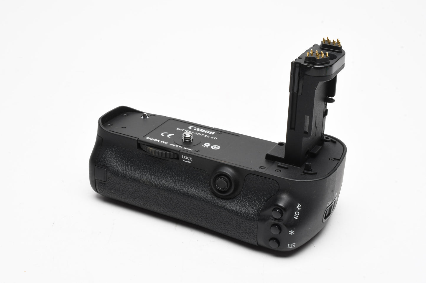 Canon BG-E11 Battery Grip w/AA and Lithium inserts, genuine Canon, Mint-