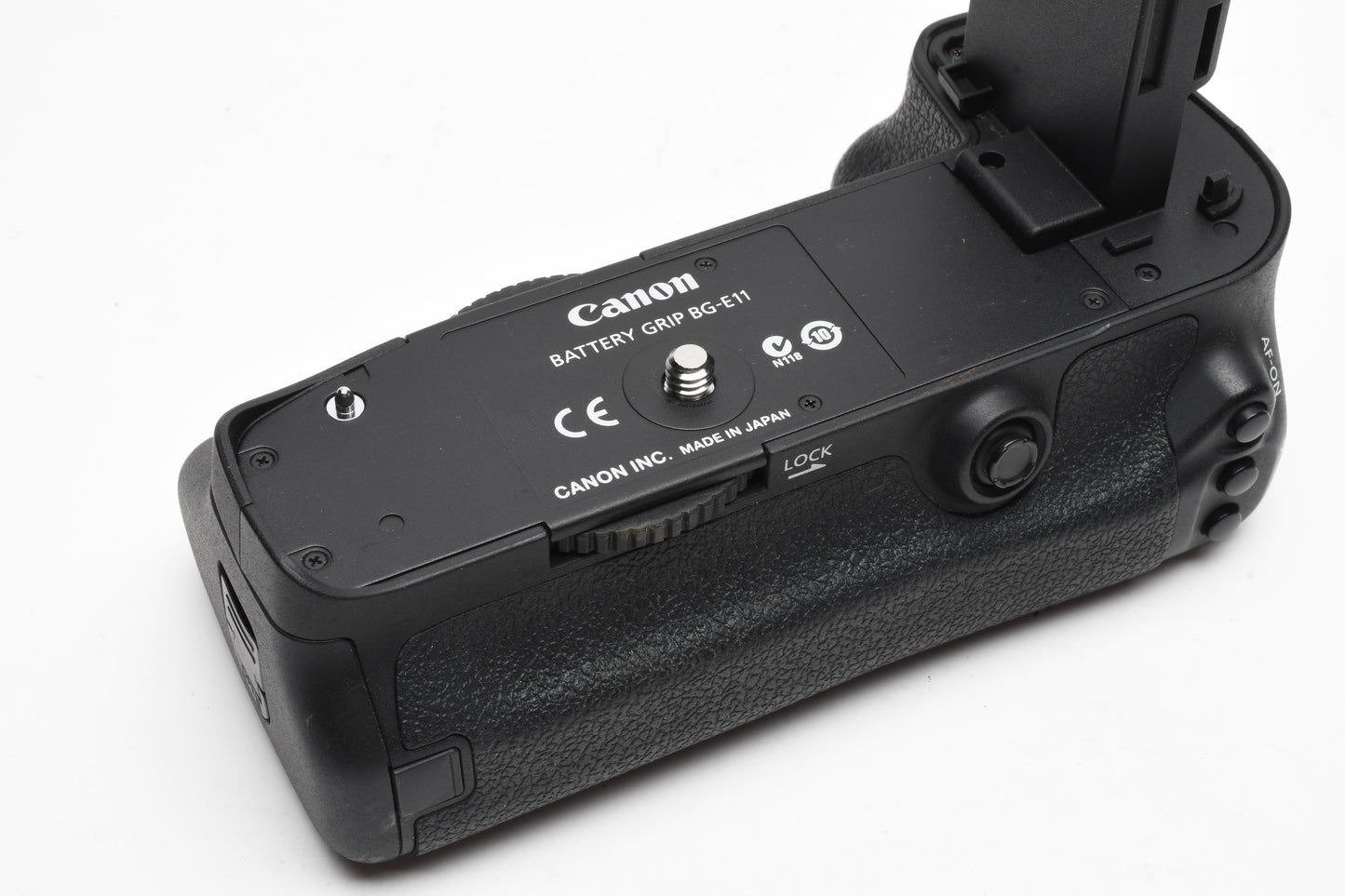 Canon BG-E11 Battery Grip w/AA and Lithium inserts, genuine Canon, Mint-