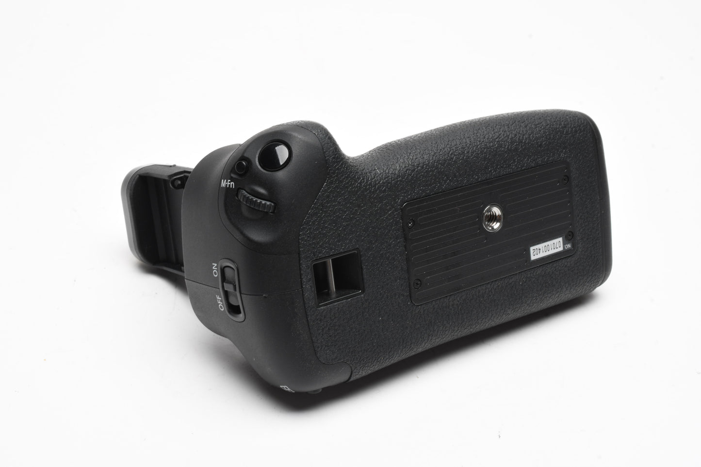 Canon BG-E11 Battery Grip w/AA and Lithium inserts, genuine Canon, Mint-