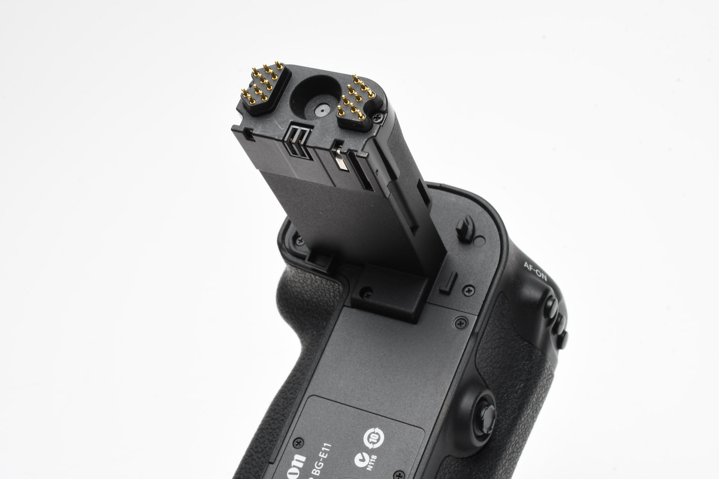 Canon BG-E11 Battery Grip w/AA and Lithium inserts, genuine Canon, Mint-