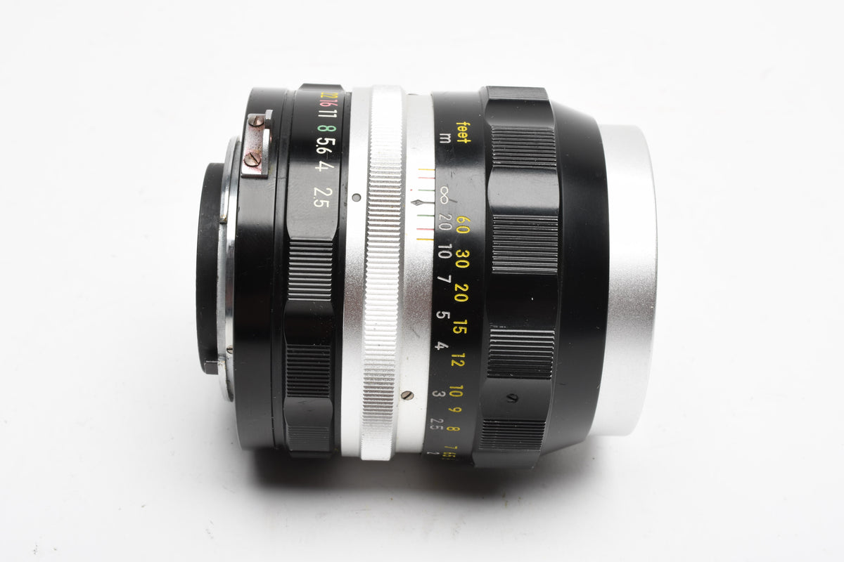 Nikon Nikkor-P Nippon Kogaku 105mm f2.5 Non-Ai Lens, Sharp!