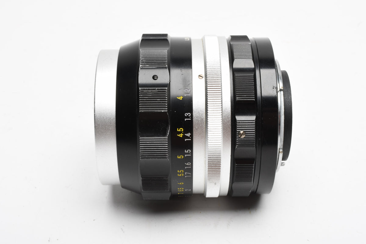 Nikon Nikkor-P Nippon Kogaku 105mm f2.5 Non-Ai Lens, Sharp!