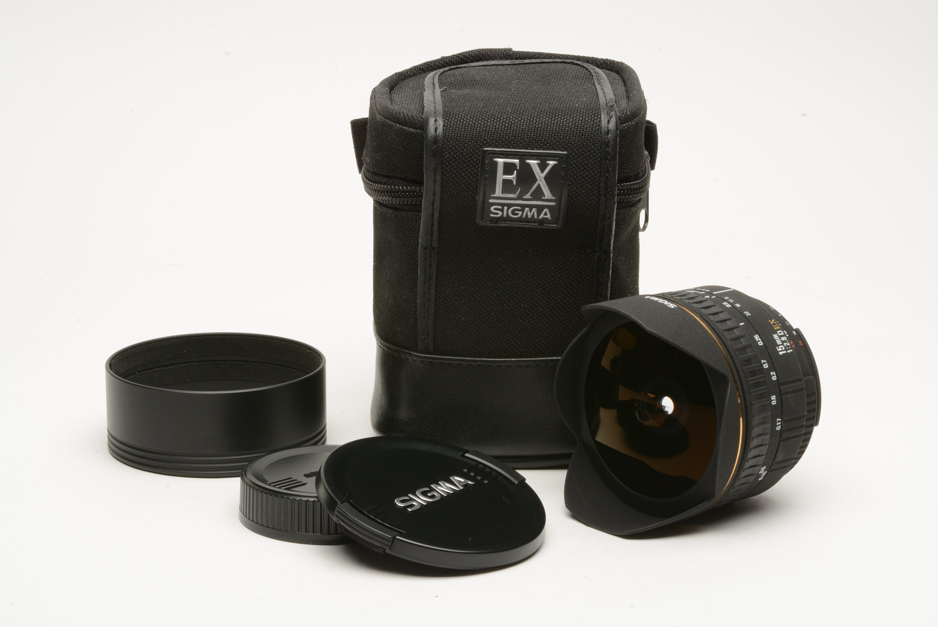 Sigma 15mm f2.8D EX fisheye 180 degrees wide lens Nikon AF, hood, caps,  fitted case