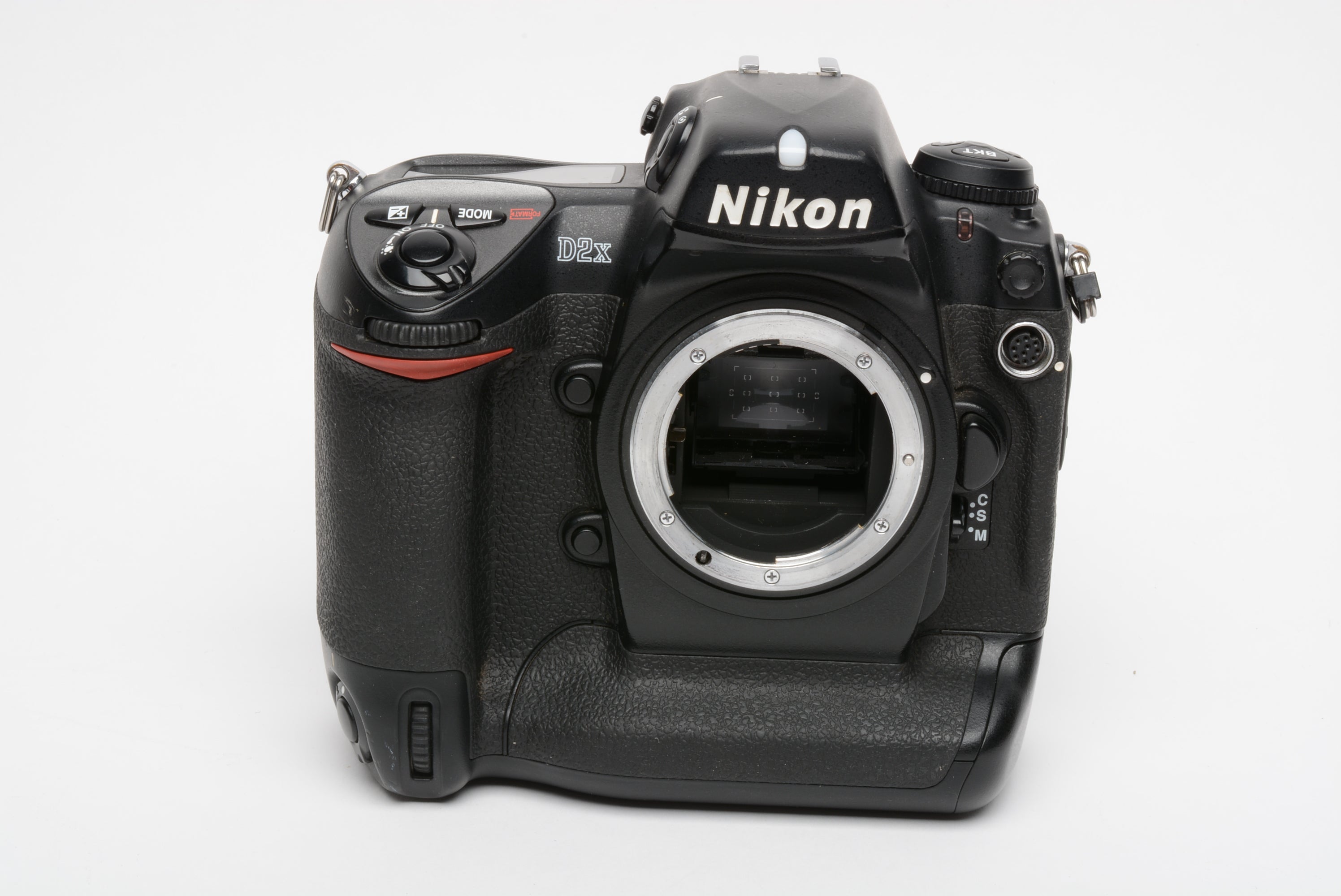 Nikon D2X DSLR Body, 2batts, charger, 4Gb CF card, LCD cover, 45K