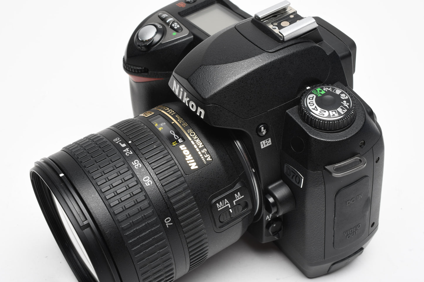 Nikon D70 DSLR w/18-70mm f3.5-4.5G ED VR bundle, Only 1660 Acts! + Case