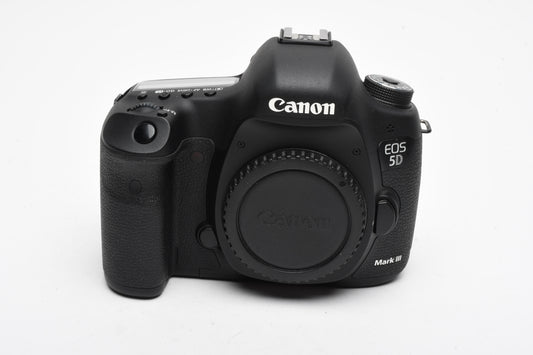Canon EOS 5D Mark III 22.3MP DSLR body, batt, charger, Only 3076 Acts!