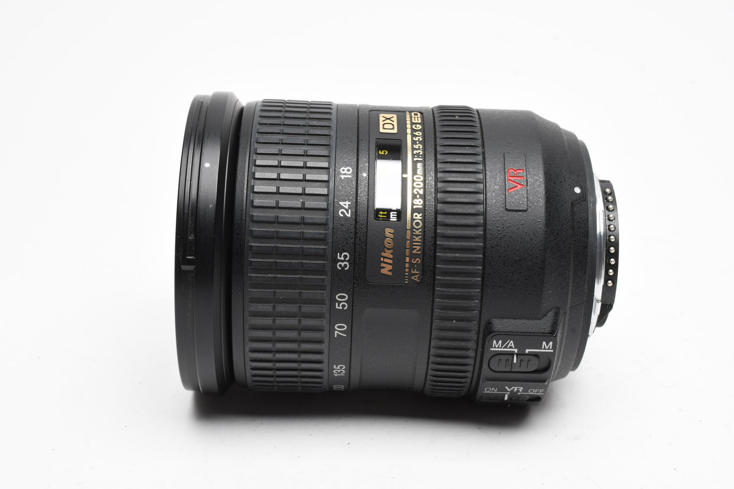 Nikon AF-S Nikkor 18-200mm F3.5-5.6G ED VR DX zoom lens, Pouch, Hood, Mint-