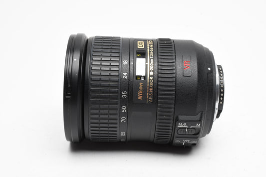 Nikon AF-S Nikkor 18-200mm F3.5-5.6G ED VR DX zoom lens, Pouch, Hood, Mint-