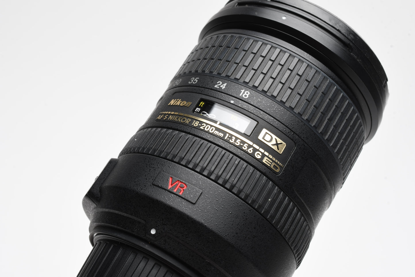 Nikon AF-S Nikkor 18-200mm F3.5-5.6G ED VR DX zoom lens, Pouch, Hood, Mint-