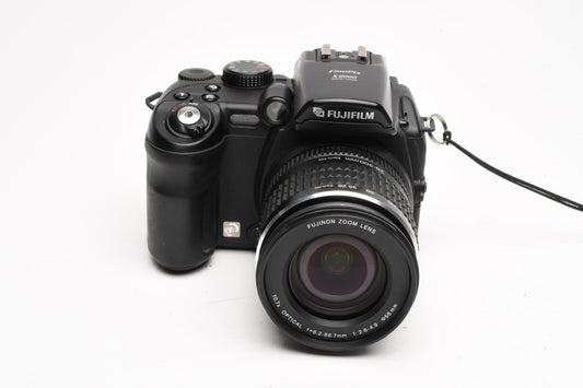 Fujifilm S9000 9MP Digital Point&Shoot camera, manual, hood, Sharp!