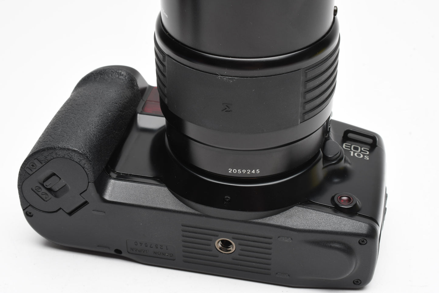 Canon EOS 10S 35mm SLR w/Sigma AF 35-135mm zoom lens, strap, Tested