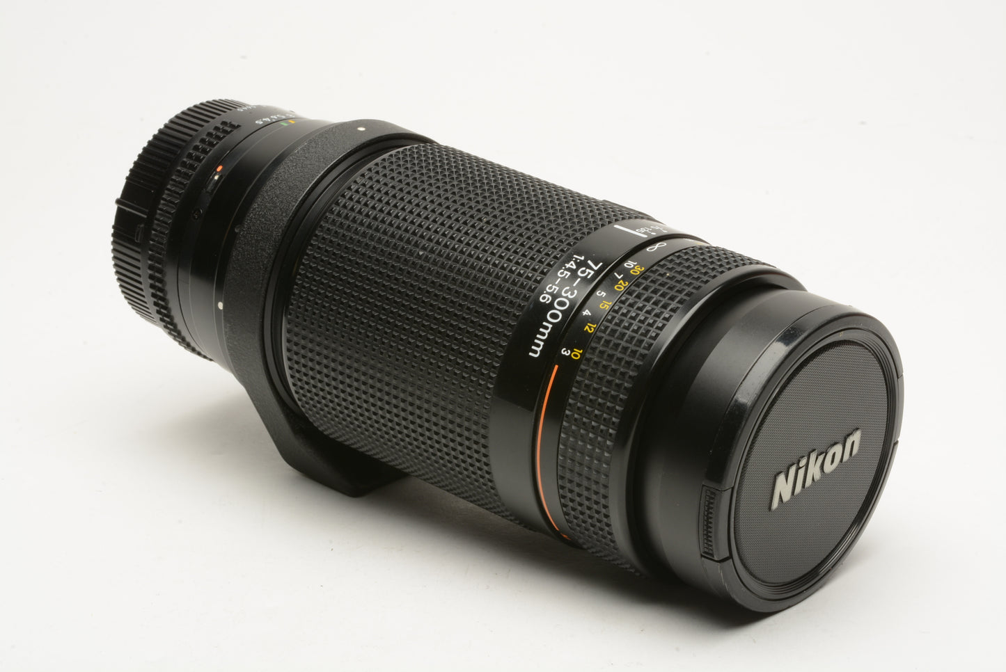 Nikon AF 75-300mm f4.5-5.6 Macro zoom lens, caps, tripod collar, very clean