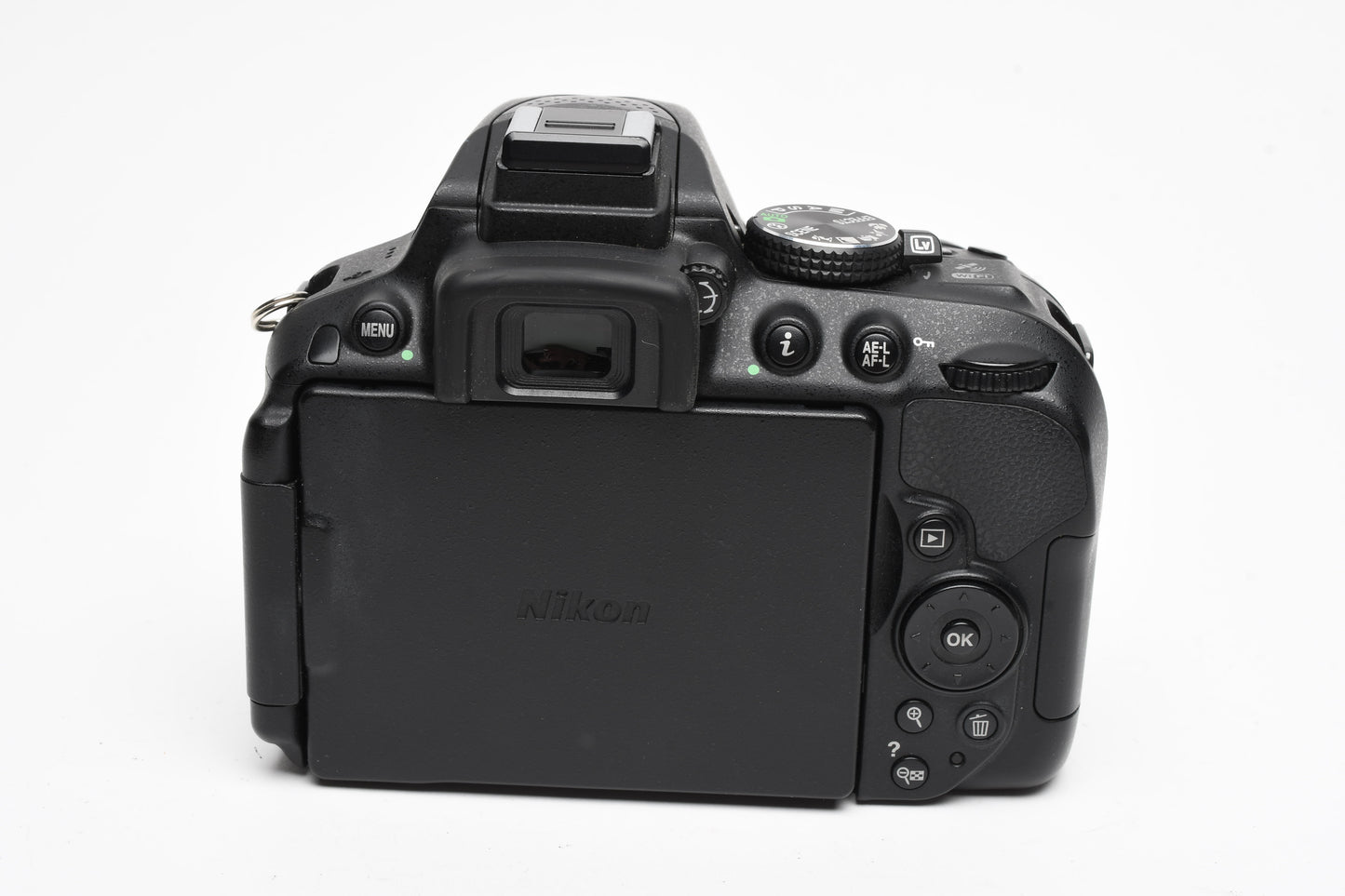 Nikon D5300 DSLR w/18-55mm zoom, 2X batts+charger+wrist strap+book Only 7259 Acts