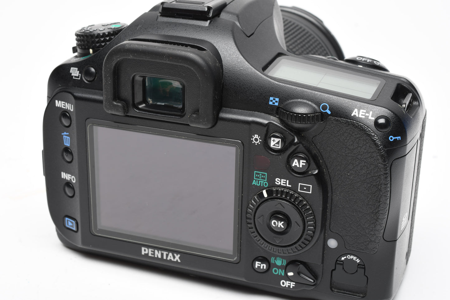 Pentax K20D 14.6MP DSLR w/Promaster 28-200mm Zoom, Only 20K Acts
