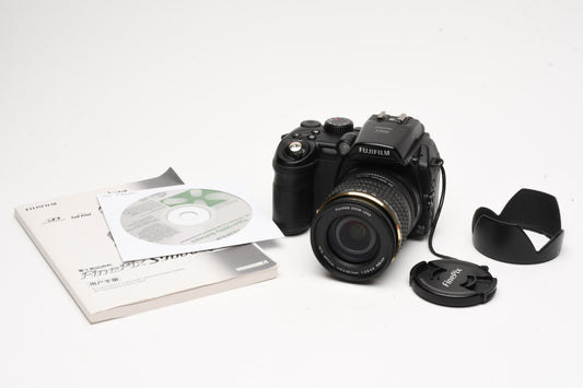Fujifilm S9600 9MP Digital Point&Shoot camera, manual, hood, Sharp!