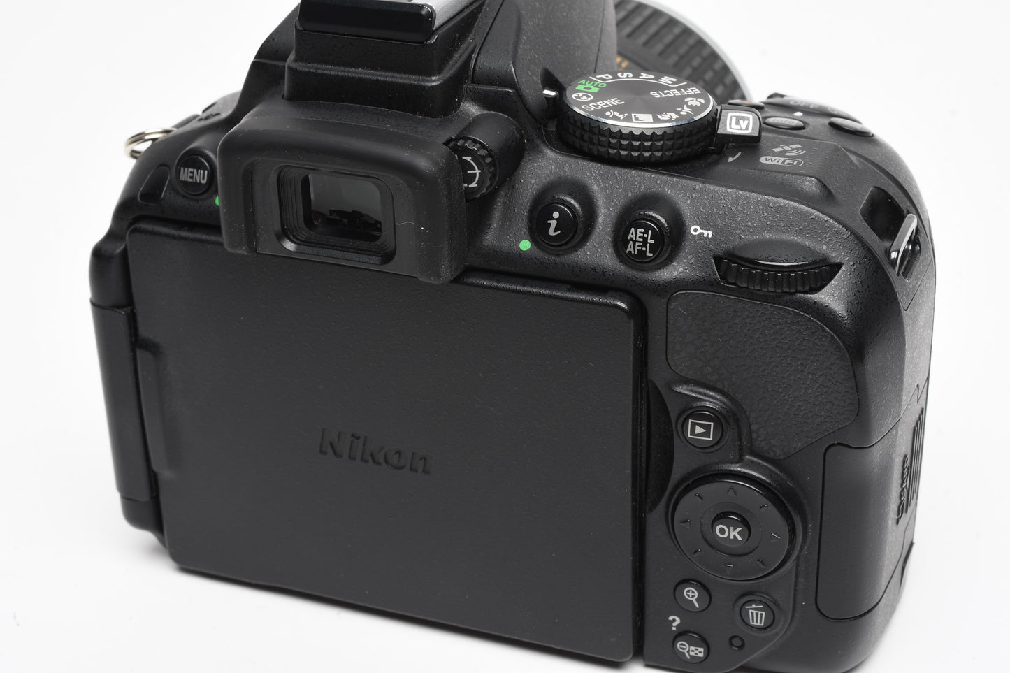 Nikon D5300 DSLR w/18-55mm zoom, 2X batts+charger+wrist strap+book Only 7259 Acts