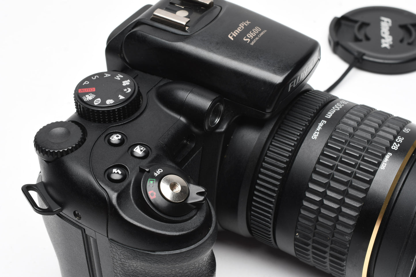 Fujifilm S9600 9MP Digital Point&Shoot camera, manual, hood, Sharp!