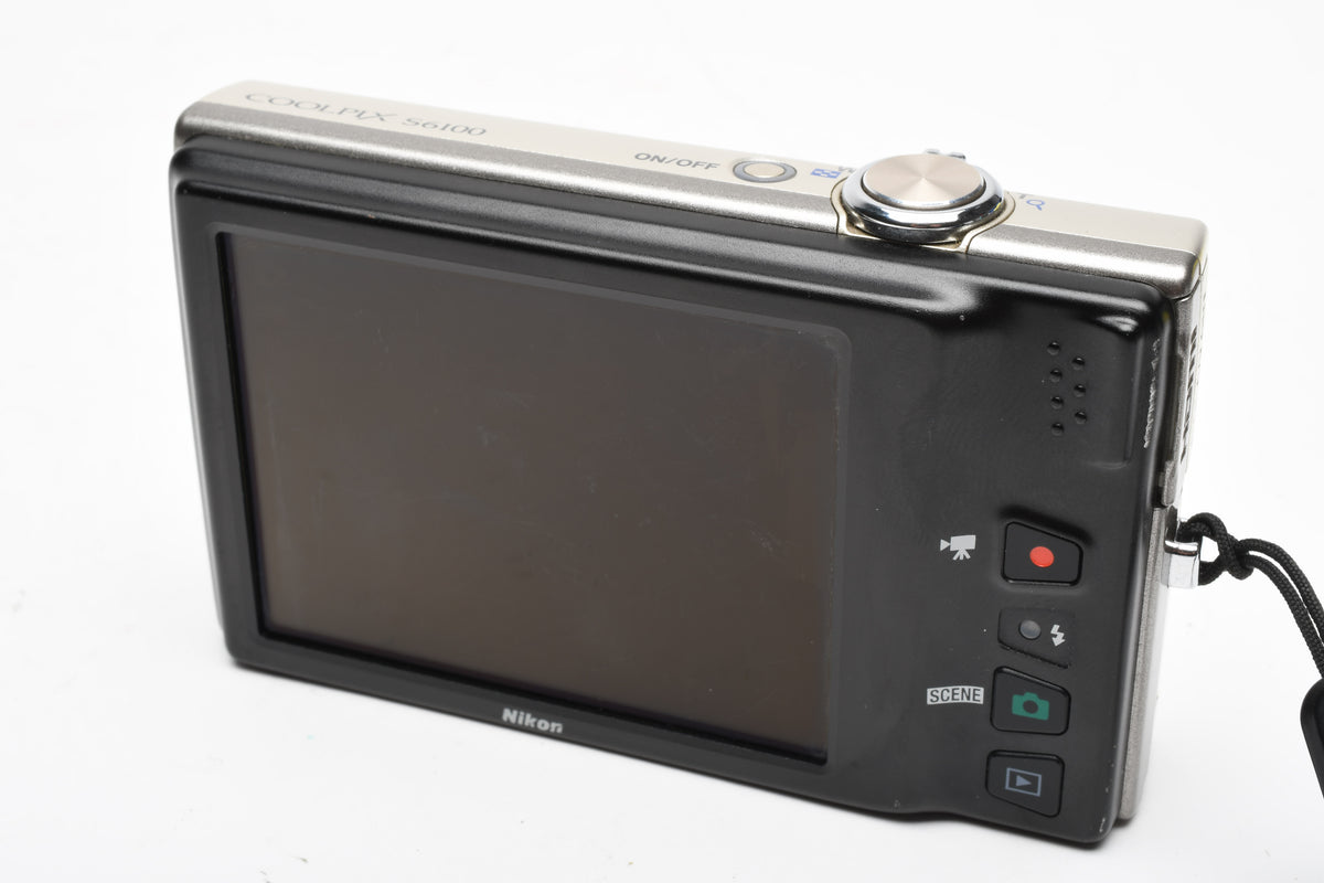 Nikon Coolpix S610 10MP Digital Point&Shoot (Silver) w/battery&USB, Great!