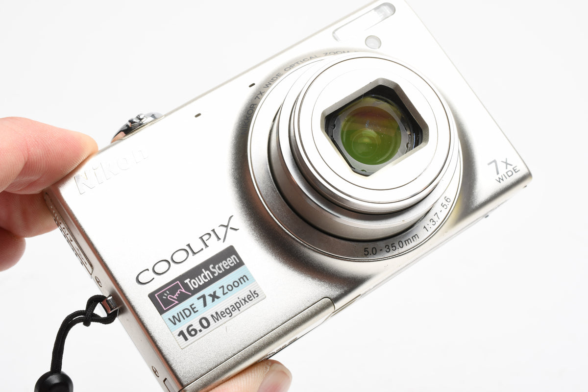 Nikon Coolpix S610 10MP Digital Point&Shoot (Silver) w/battery&USB, Great!