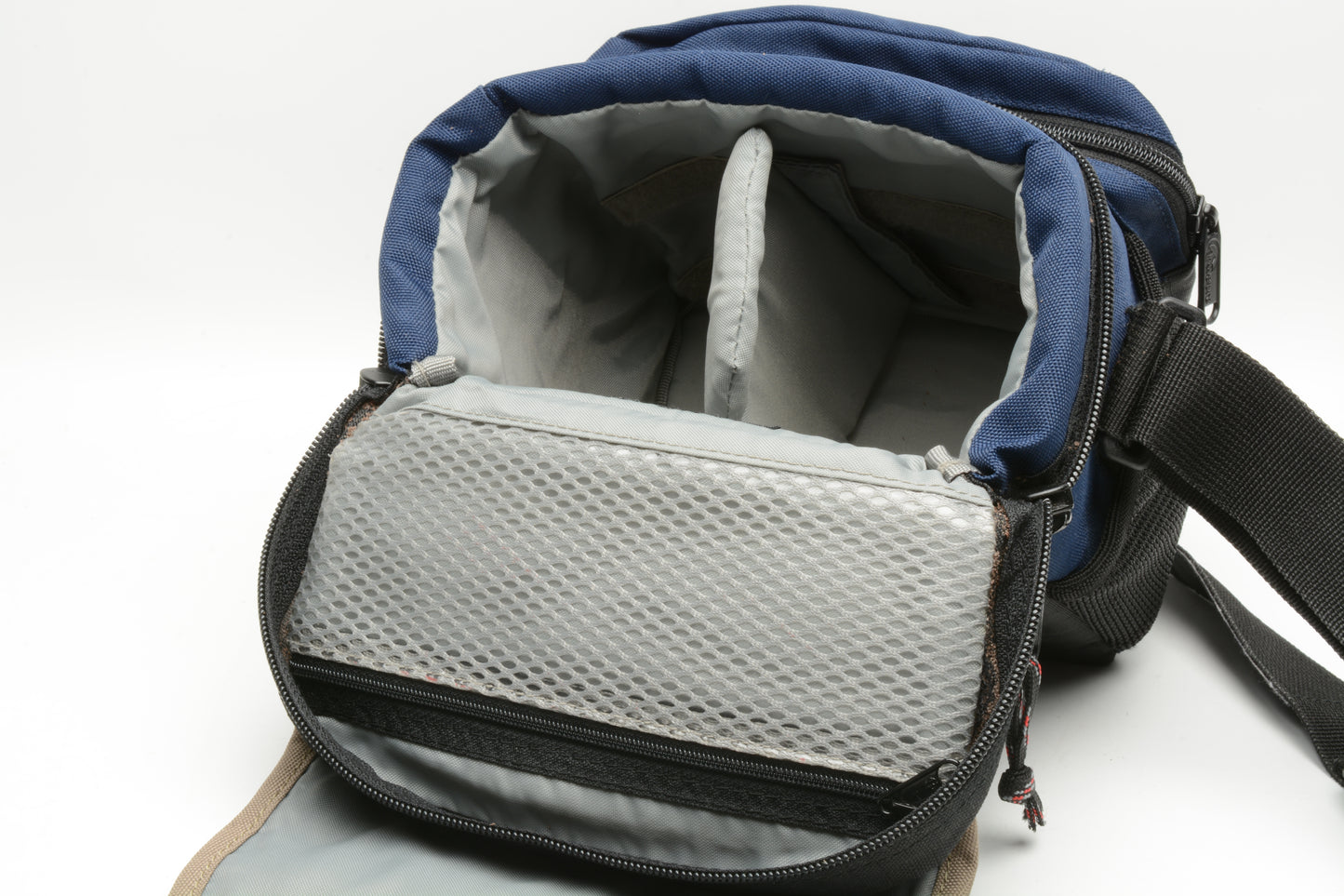 Lowepro Nova Mini (Blue), Nice and clean