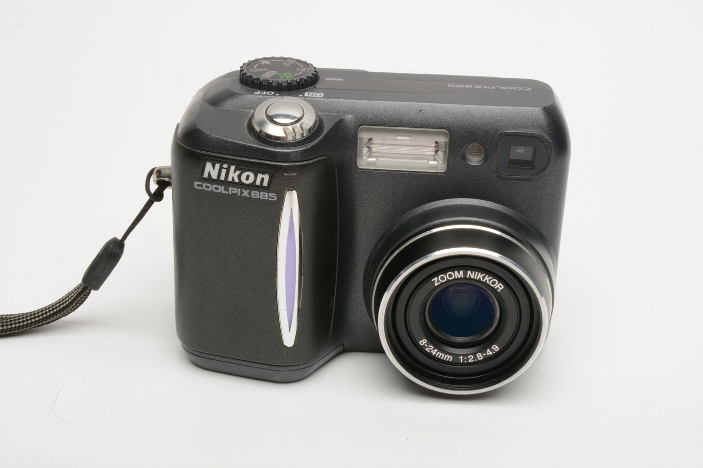 Nikon Coolpix 885 3.2MP digital Point&Shoot w/2batts, charger, tested