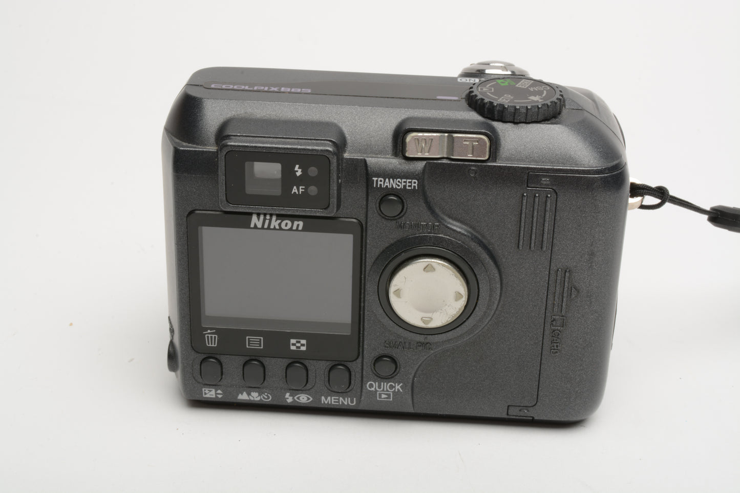 Nikon Coolpix 885 3.2MP digital Point&Shoot w/2batts, charger, tested