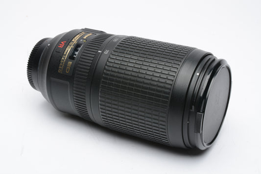 Nikon AF-S Nikkor 70-300mm f4.5-5.6G ED VR zoom lens, caps, (USA)