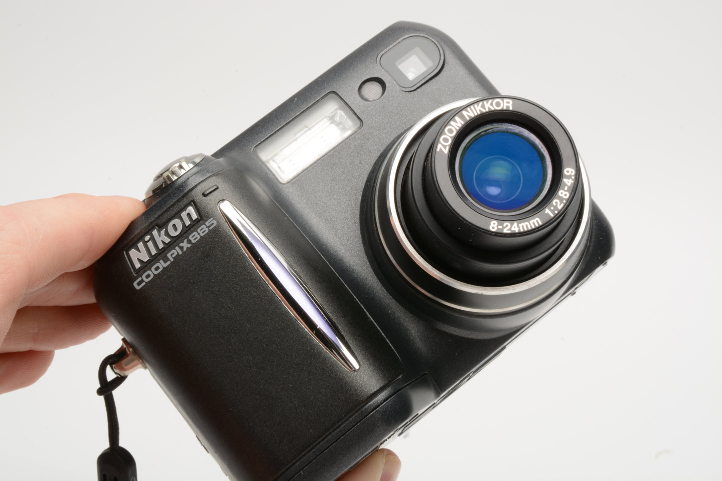 Nikon Coolpix 885 3.2MP digital Point&Shoot w/2batts, charger, tested