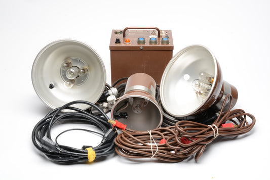 Speedotron D300 Brown Line lighting kit, 3 heads, power cord, Sync extensions, tested