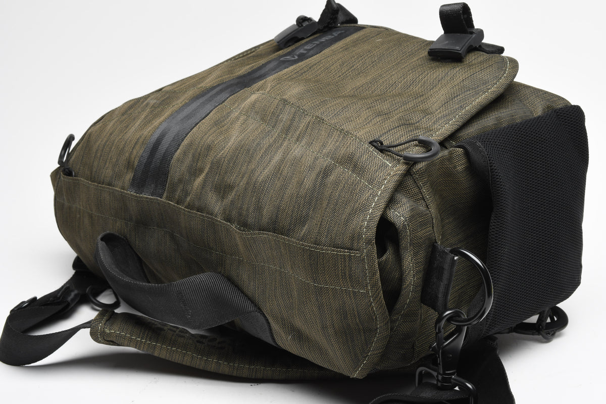 Tenba Messenger DNA 11 Camera shoulder bag, Very clean, barely used (Green)