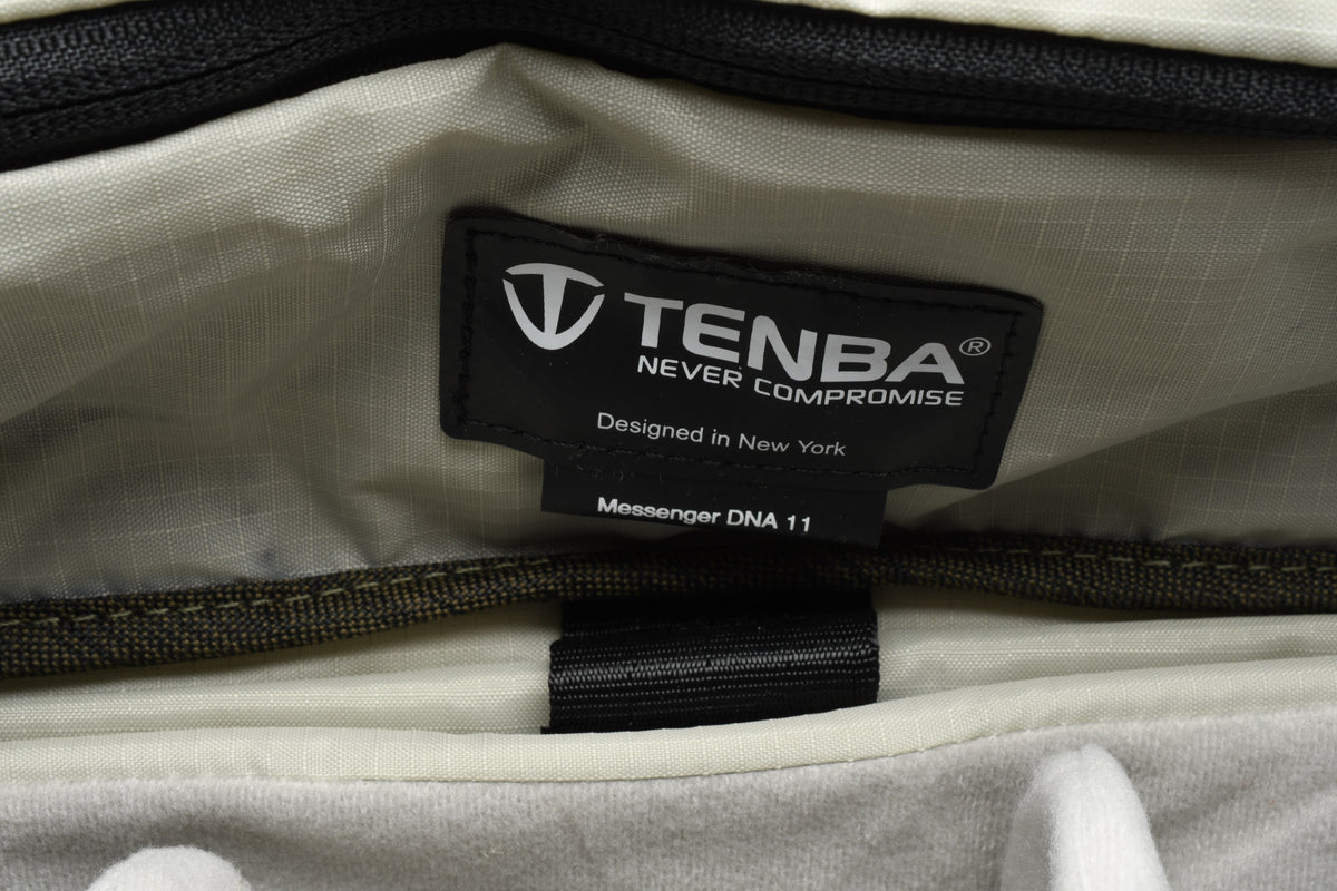 Tenba Messenger DNA 11 Camera shoulder bag, Very clean, barely used (Green)