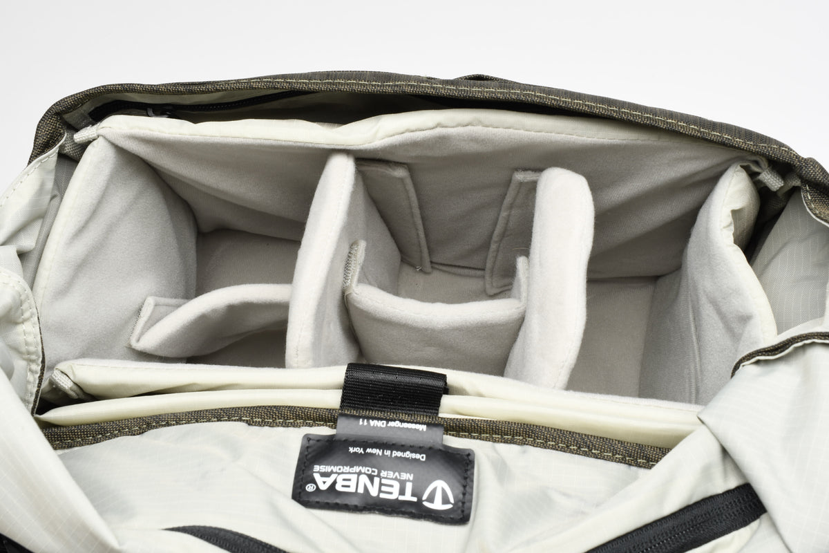 Tenba Messenger DNA 11 Camera shoulder bag, Very clean, barely used (Green)
