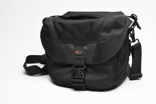 LowePro Stealth Reporter 200AW Camera Bag, Nice & Clean, Great quality