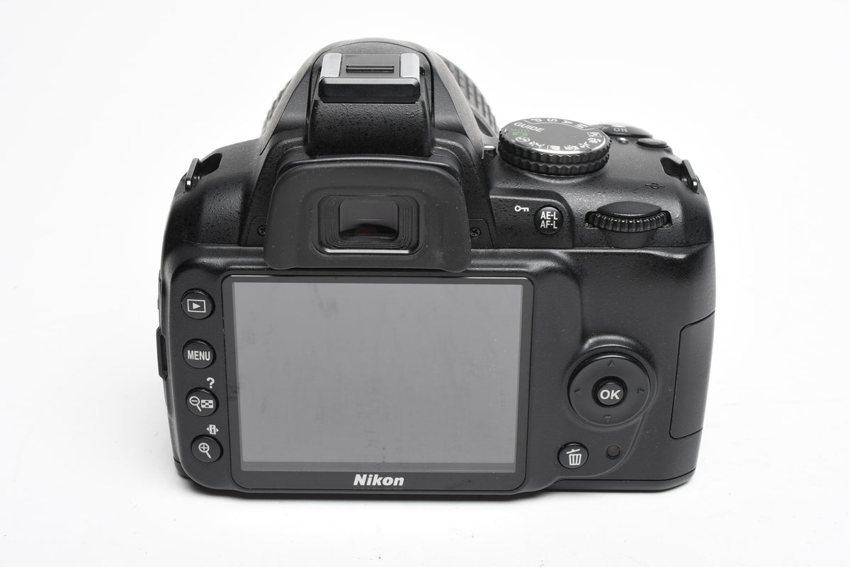 Nikon D3000 DSLR w/Nikkor AFS 18-55mm f3.5-5.6G Lens, Batt, Charger, 1113 Acts!!