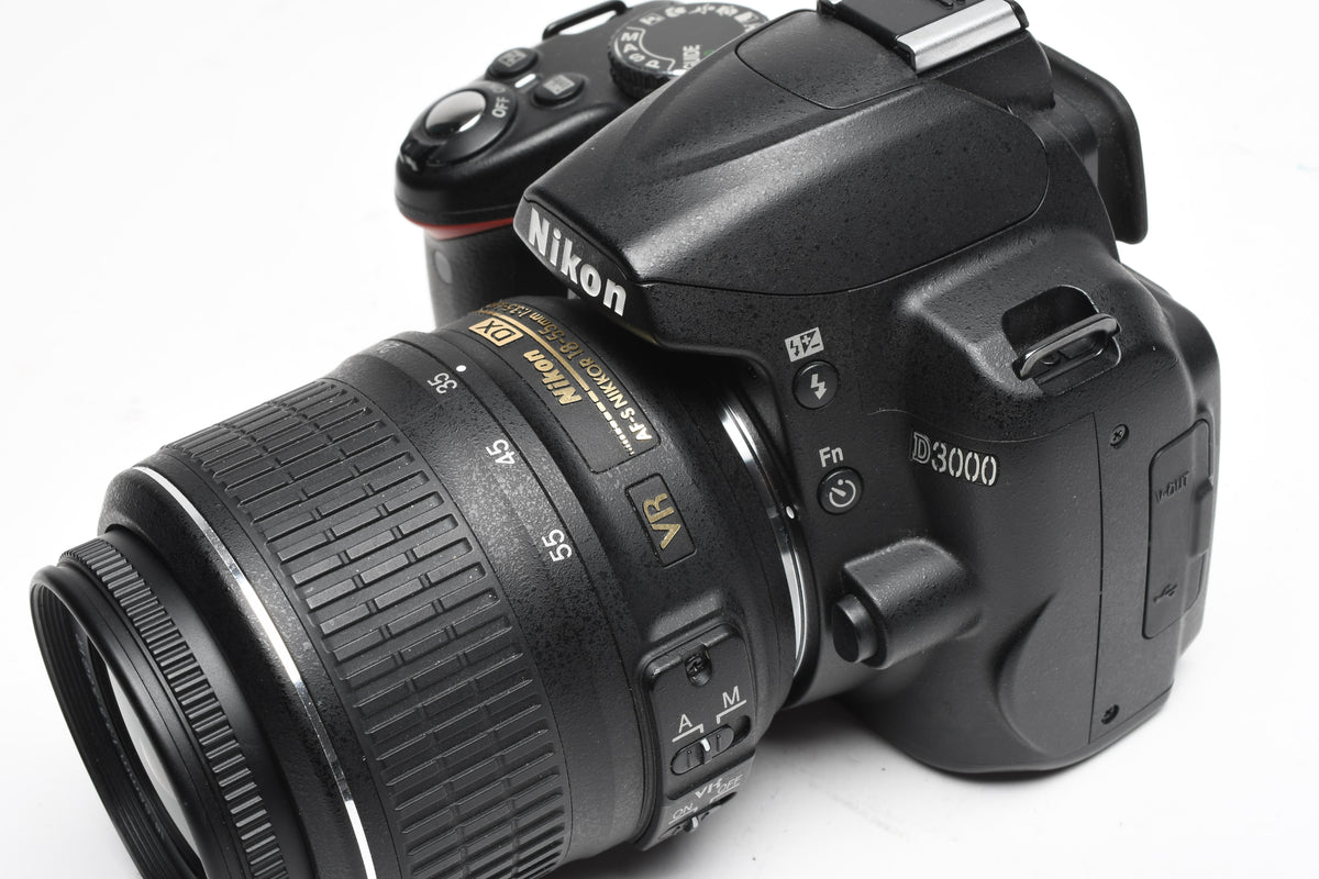 Nikon D3000 DSLR w/Nikkor AFS 18-55mm f3.5-5.6G Lens, Batt, Charger, 1113 Acts!!