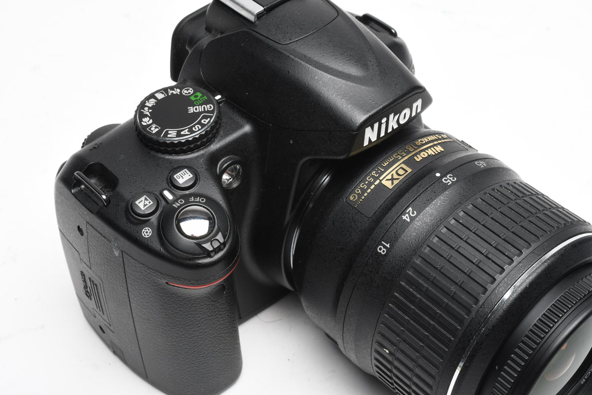 Nikon D3000 DSLR w/Nikkor AFS 18-55mm f3.5-5.6G Lens, Batt, Charger, 1113 Acts!!