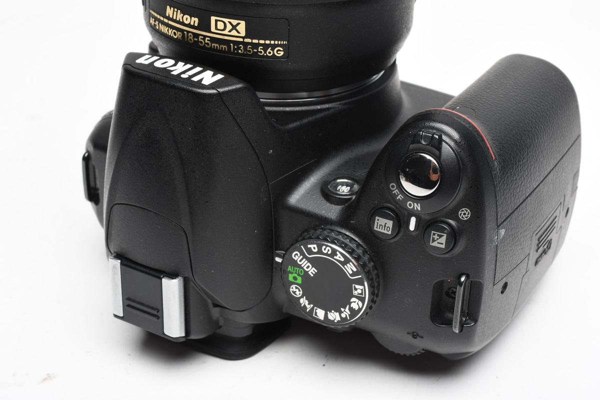 Nikon D3000 DSLR w/Nikkor AFS 18-55mm f3.5-5.6G Lens, Batt, Charger, 1113 Acts!!