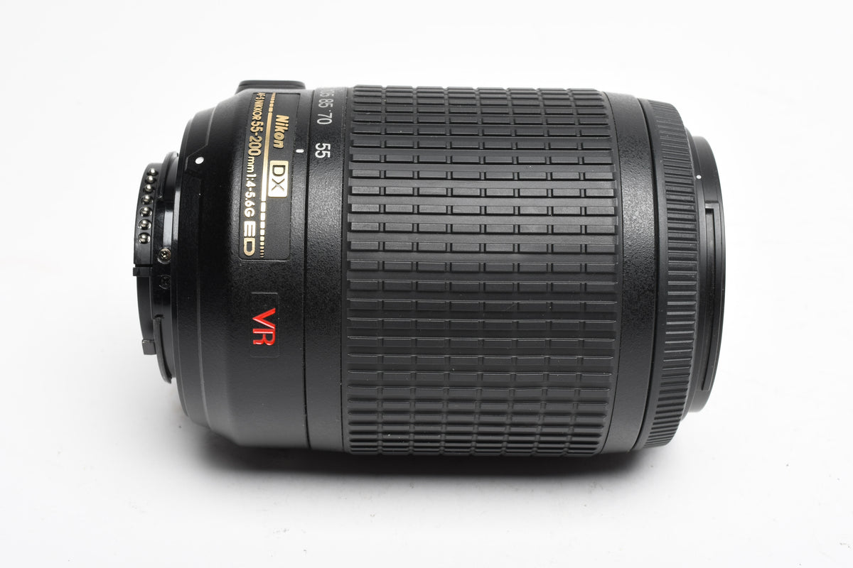 Nikon AF-S Nikkor 55-200mm F4-5.6G ED DX VR zoom lens, caps, pouch, hood, Mint-