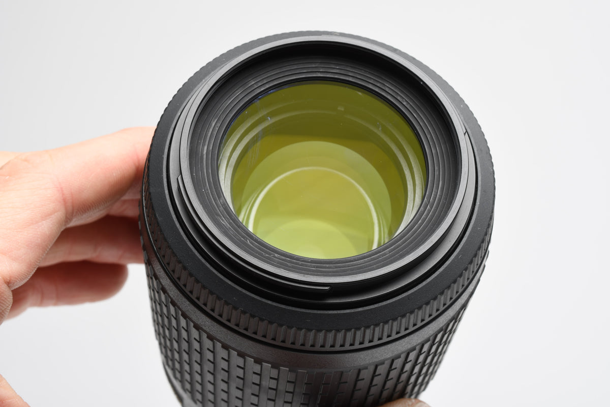 Nikon AF-S Nikkor 55-200mm F4-5.6G ED DX VR zoom lens, caps, pouch, hood, Mint-