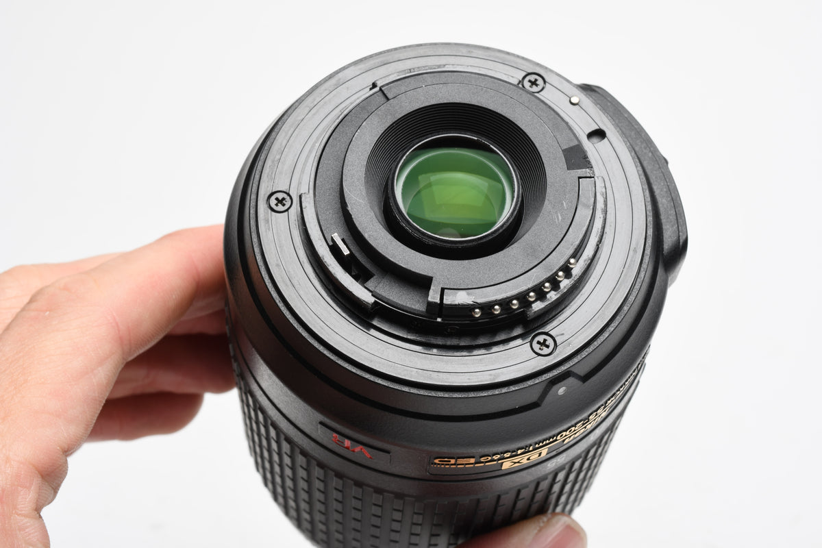 Nikon AF-S Nikkor 55-200mm F4-5.6G ED DX VR zoom lens, caps, pouch, hood, Mint-