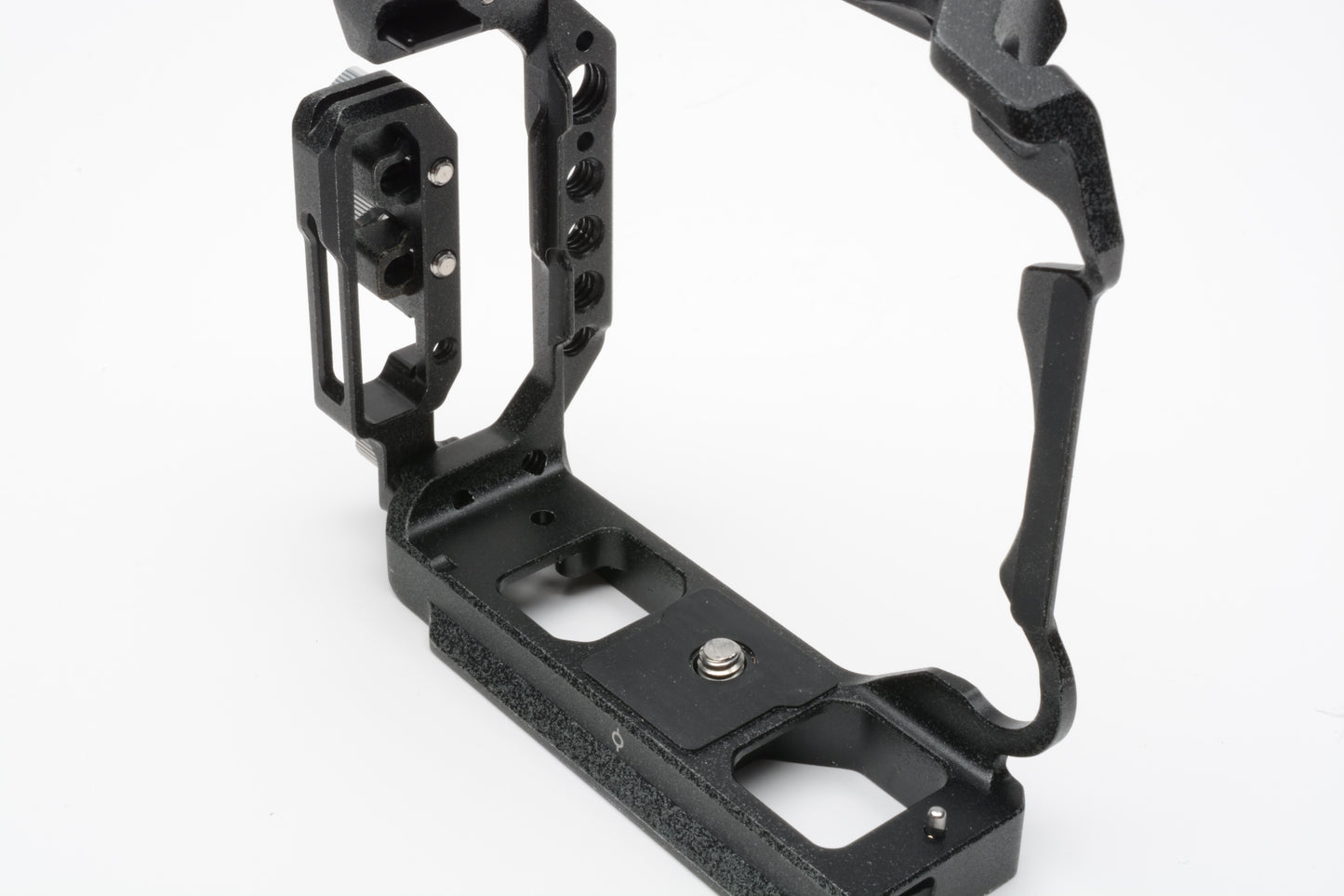 SmallRig Black Mamba half cage & Cable clamp for Canon R5, R6, Mint, boxed