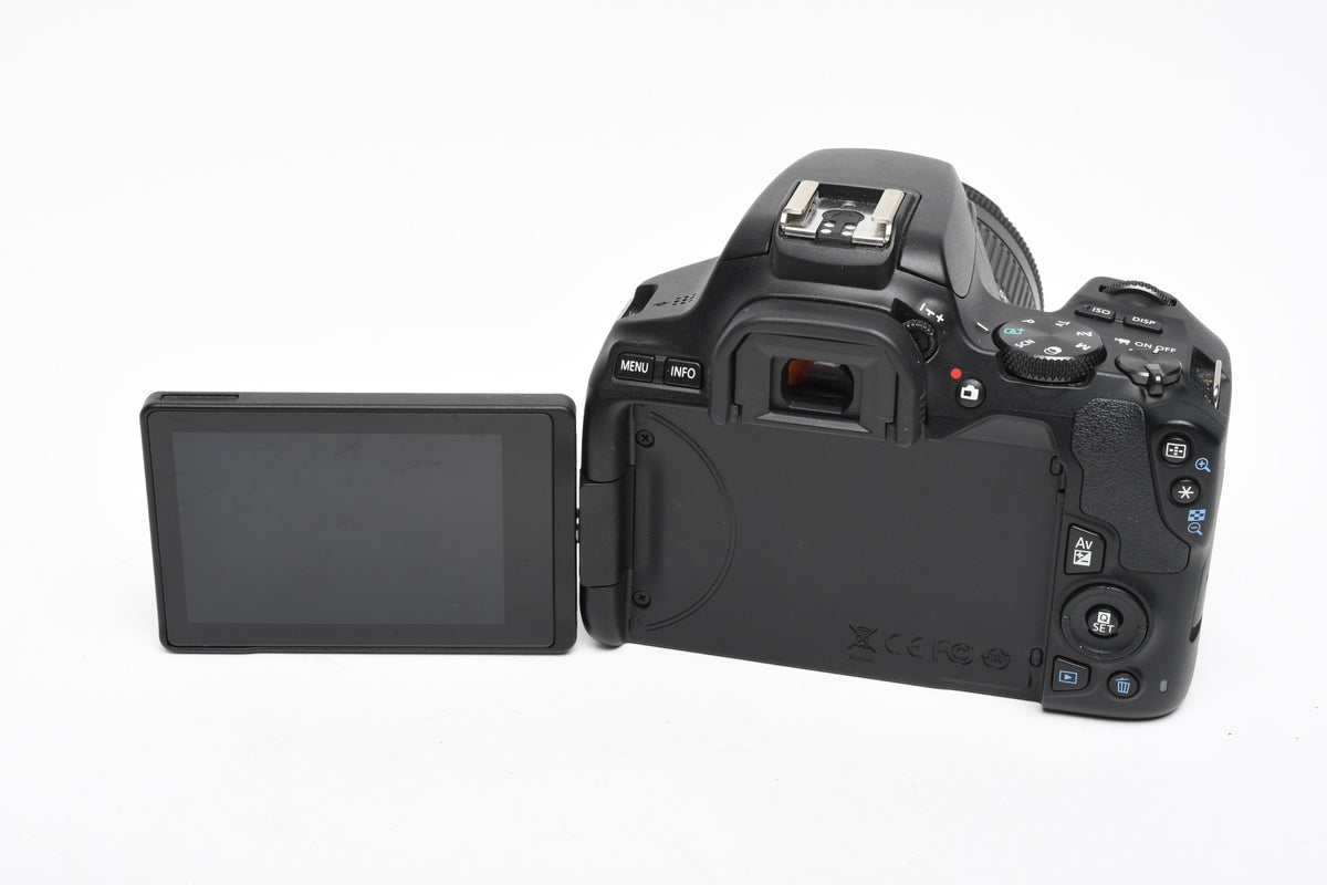 Canon EOS Rebel SL3 DSLR w/18-55mm f4-5.6 IS STM zoom, Case, <1000 Acts!