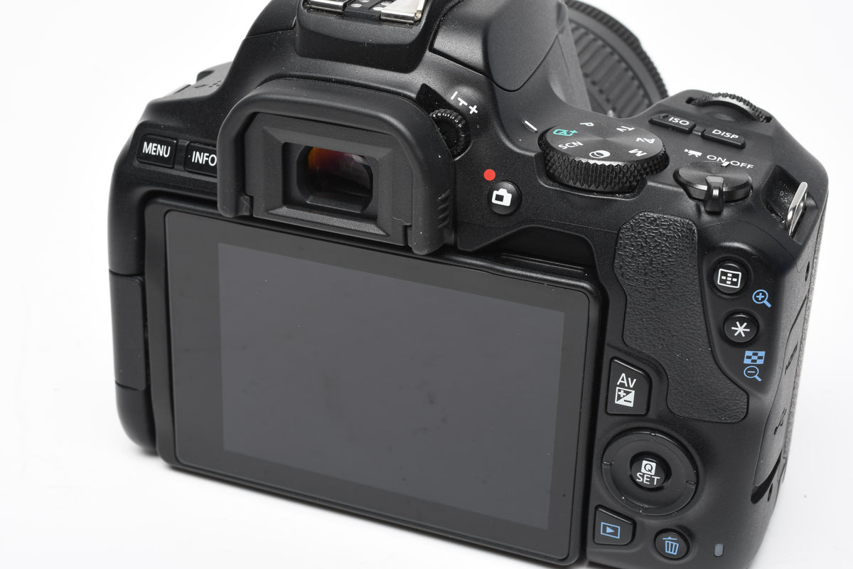 Canon EOS Rebel SL3 DSLR w/18-55mm f4-5.6 IS STM zoom, Case, <1000 Acts!