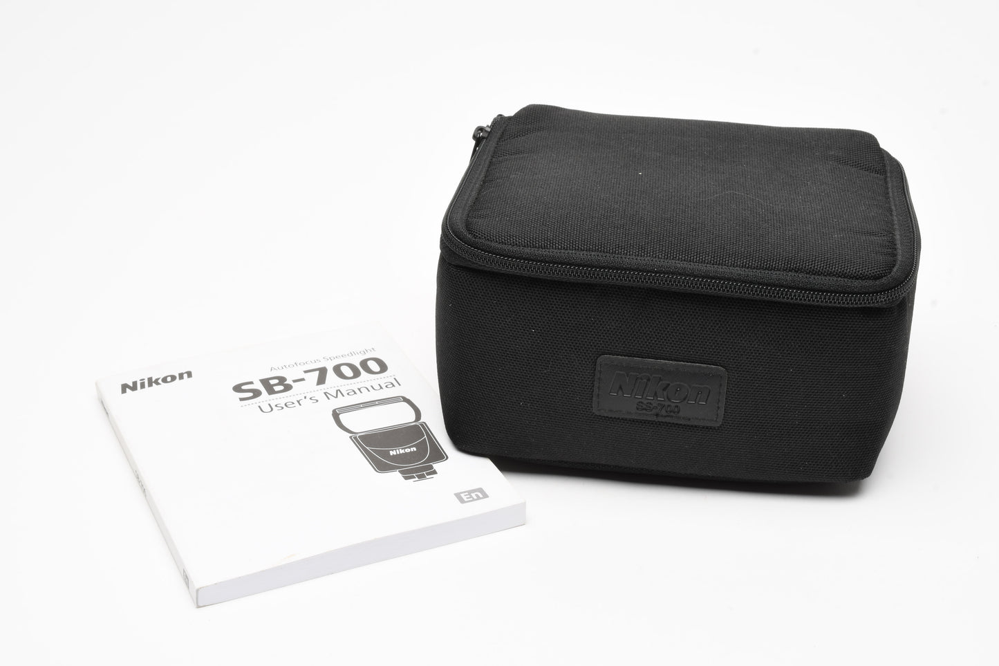 Nikon SB-700 Speedlight flash, Mint-, filters, case, manual