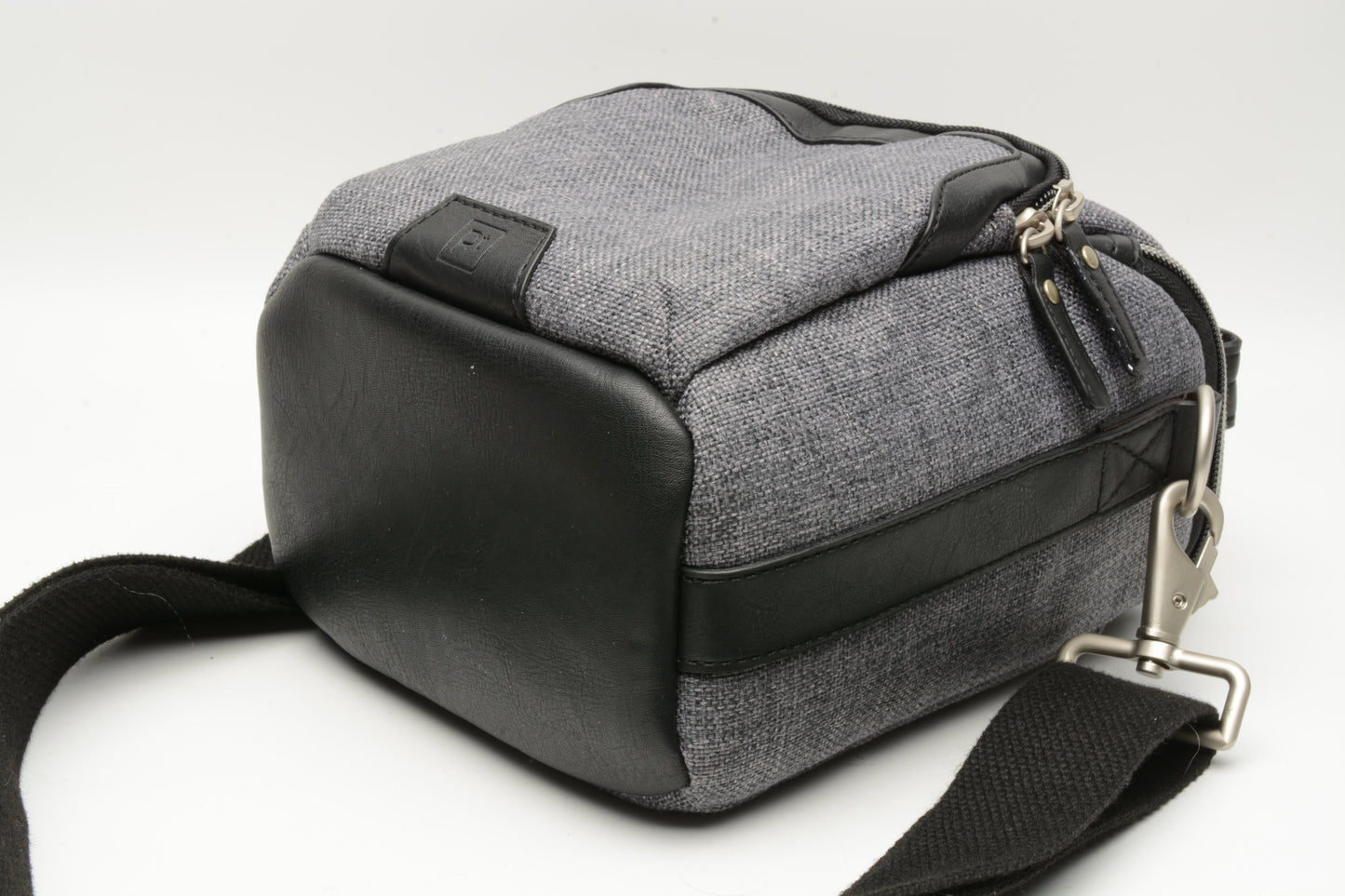 Promaster Pt camera case shoulder bag, clean, Great! (Gray)